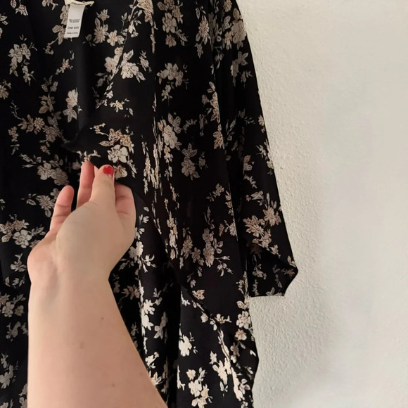 Maurices kimono floral lightweight relaxed print size OS women’s relaxed NEW - Picture 4 of 11